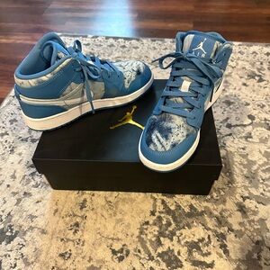 air jordan 1 mid women’s 7/5.5 kids